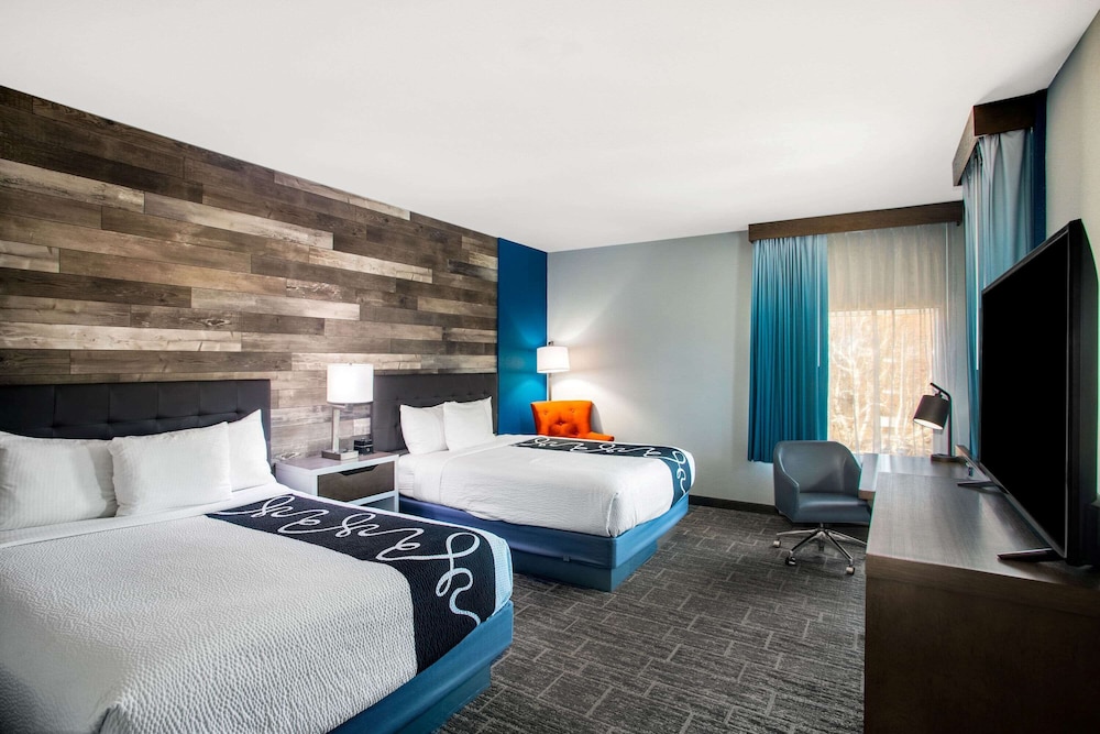La Quinta Inn Suites By Wyndham Pittsburg 25/51