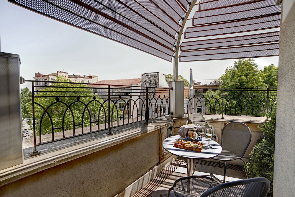 Faros Old City Hotel 68/72