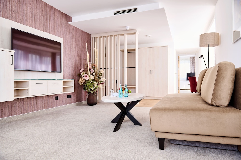 KONGRESSHOTEL POTSDAM AM TEMPLINER SEE 48/66