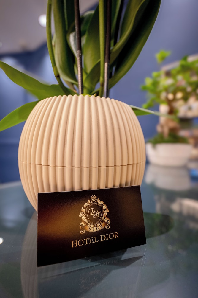 Hotel Dior 32/60