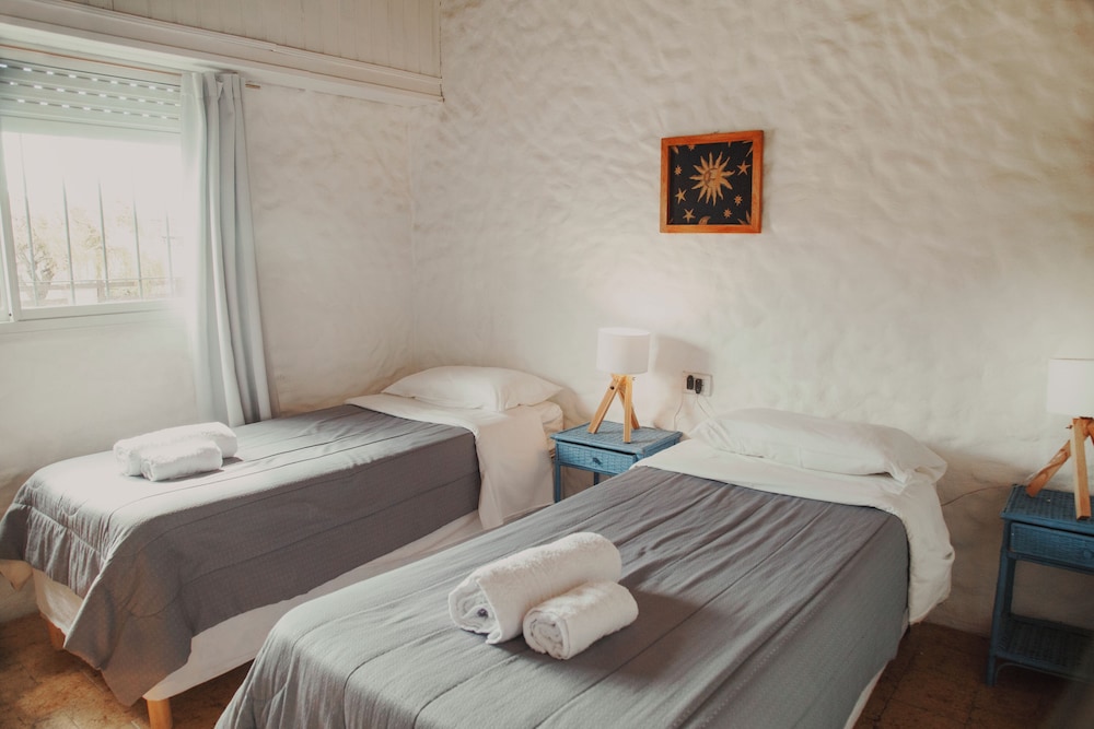 BASIC, DOUBLE OR TWIN BED