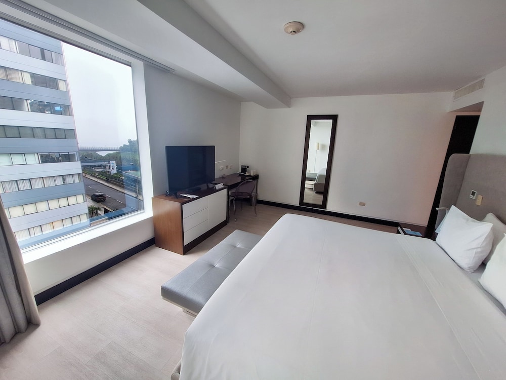 PREMIUM, KING BED