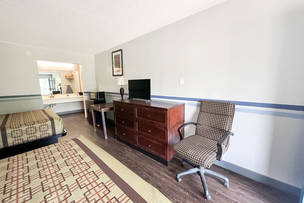 Lobby at Executive Inn By OYO Ridgeway I-77, RIDGEWAY - SC