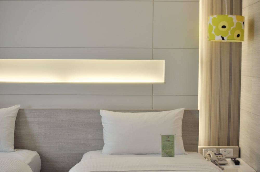 Kindness Hotel Zhongshan Bade 37/56