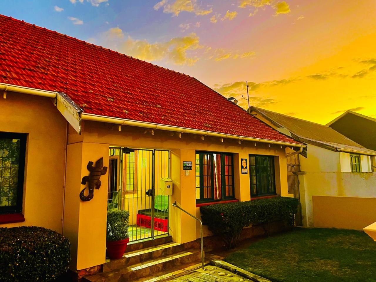 Jikeleza Lodge Backpackers 5/50