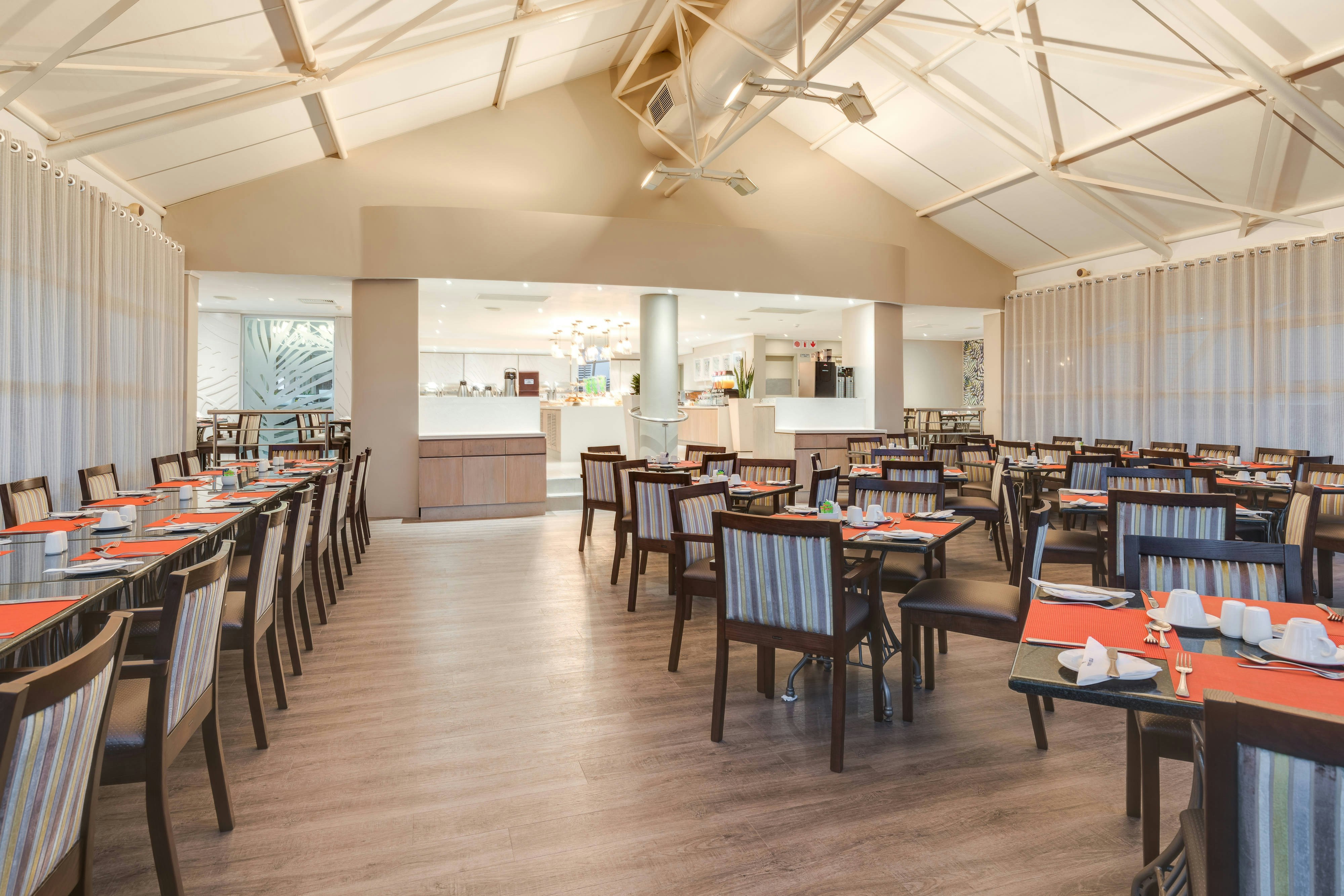 Protea Hotel By Marriott Karridene Beach 7/11