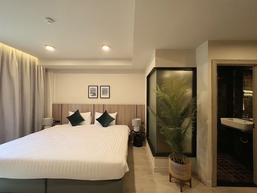 The Old Phuket Karon Beach Resort 33/85