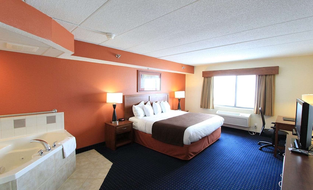 AmericInn by Wyndham Cedar Rapids/CID Airport 17/39