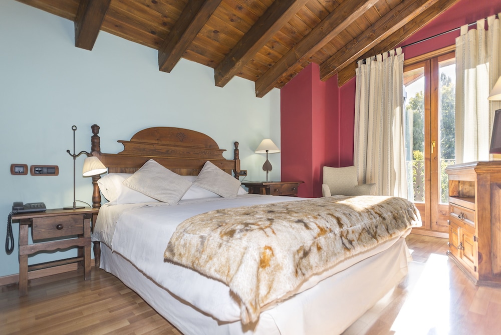 HOTEL CASA CORNEL 10/31