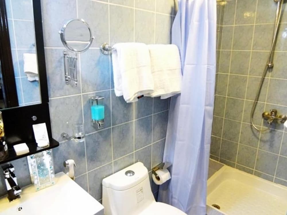 Deluxe, Queen Bed, OYO 137 Marina Hotel 3/4
