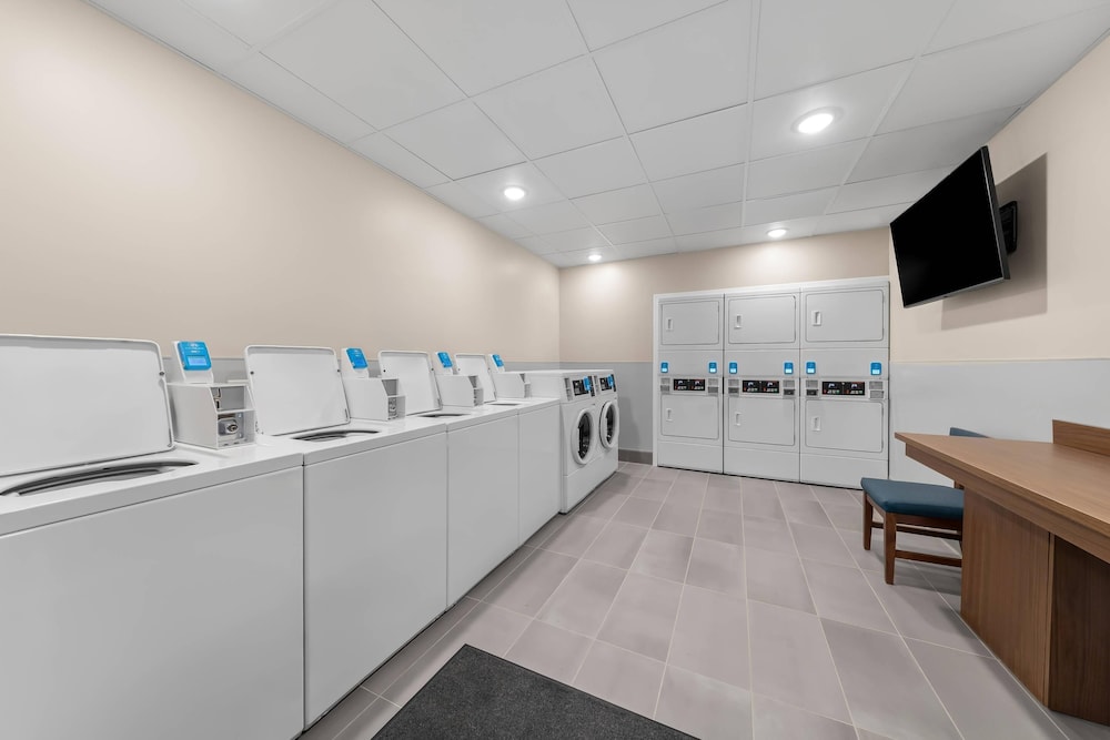 Everhome Suites San Bernardino - Loma Linda 11/59