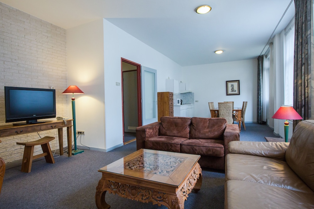 Rho Hotel 33/50