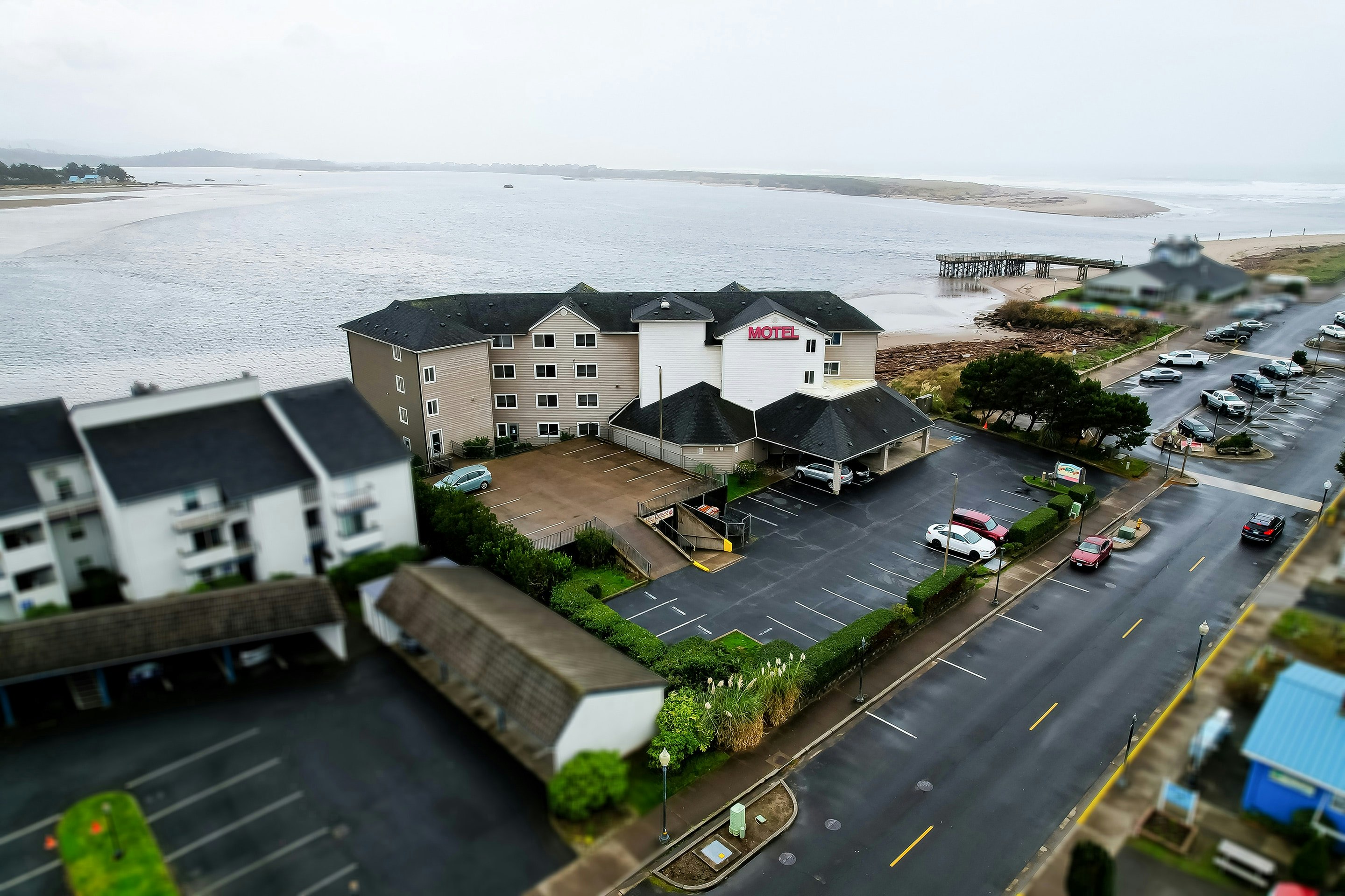Siletz Bay Beachfront Hotel by OYO Lincoln City 7/71