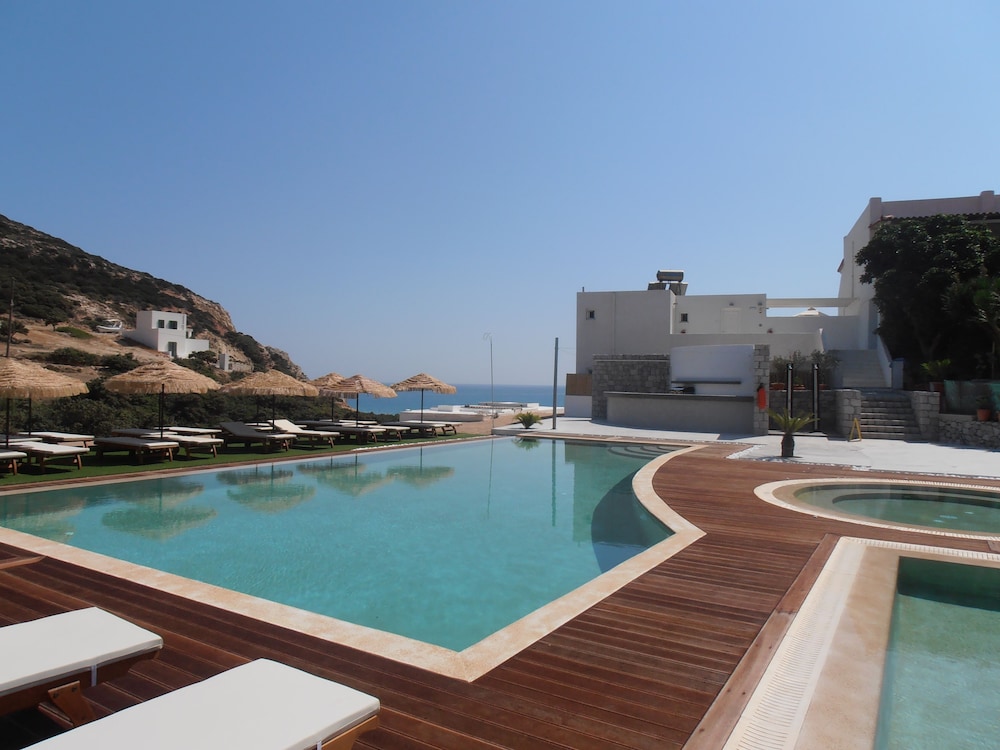 GOLDEN MILOS BEACH in MILOS