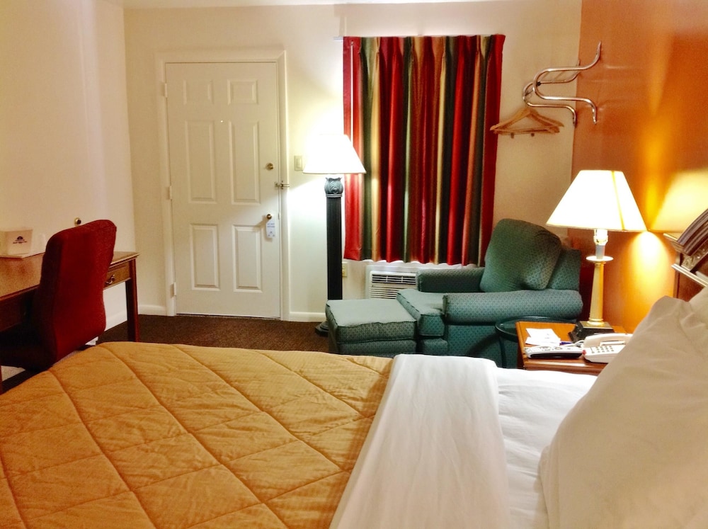 Americas Best Value Inn Lancaster 14/15