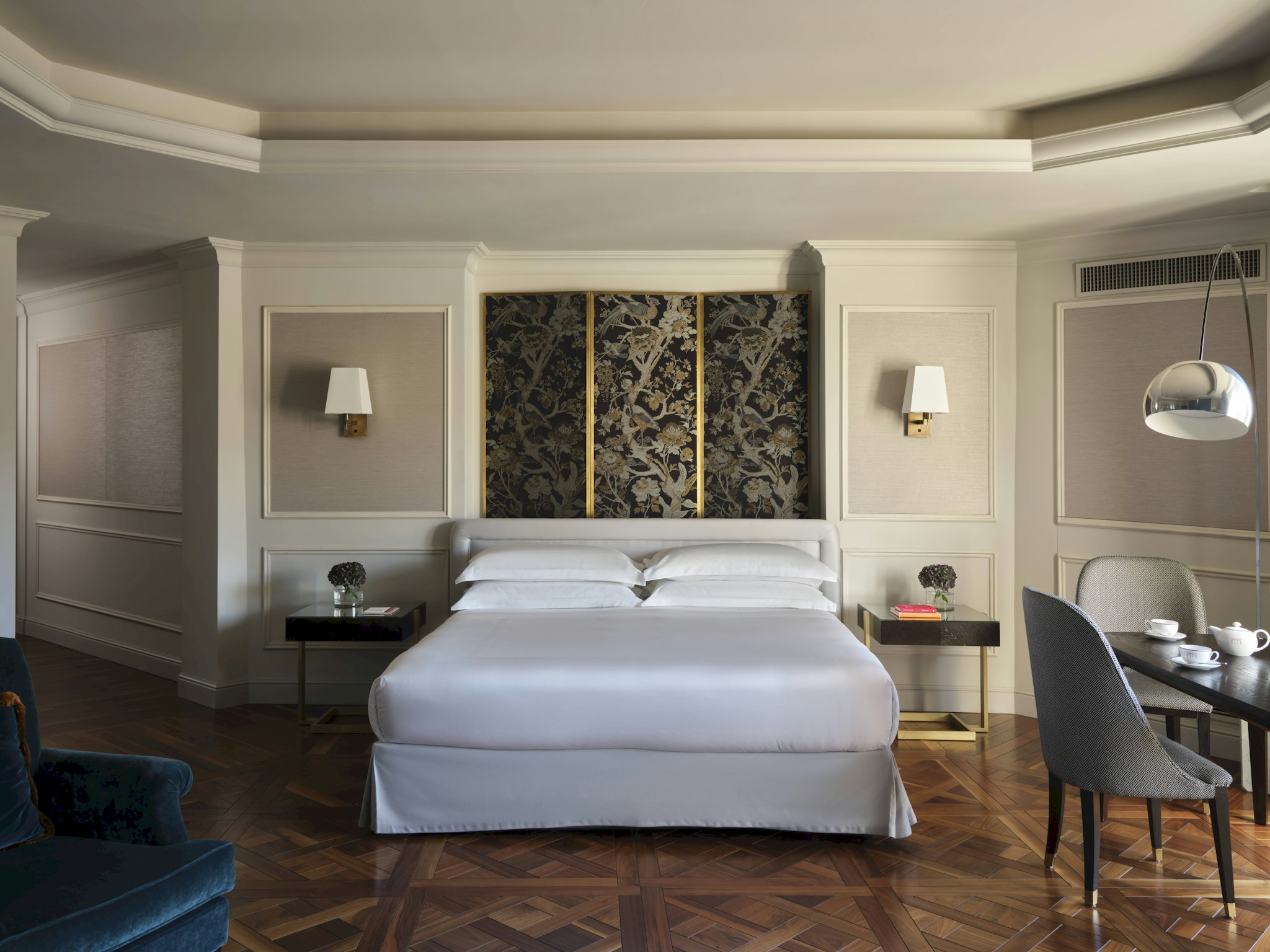 Junior Suite, Corner