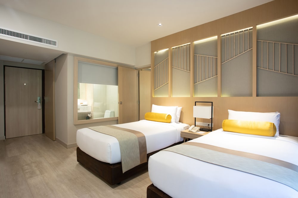 Courtyard by Marriot Phuket Patong Beach 24/65