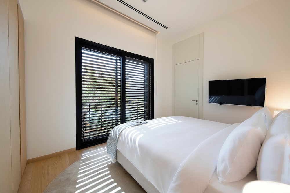 Pool Residence, Panorama, 2 King Beds, Single Bed