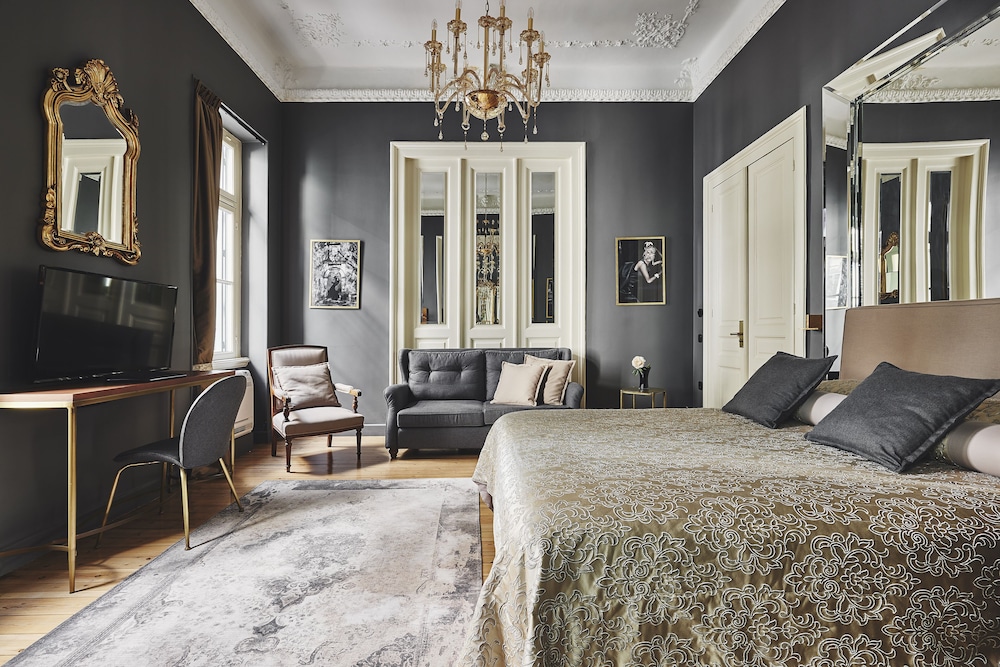 Signature, Suite, King Bed, Queen Bed, Bohemian Suites Athens 3/8