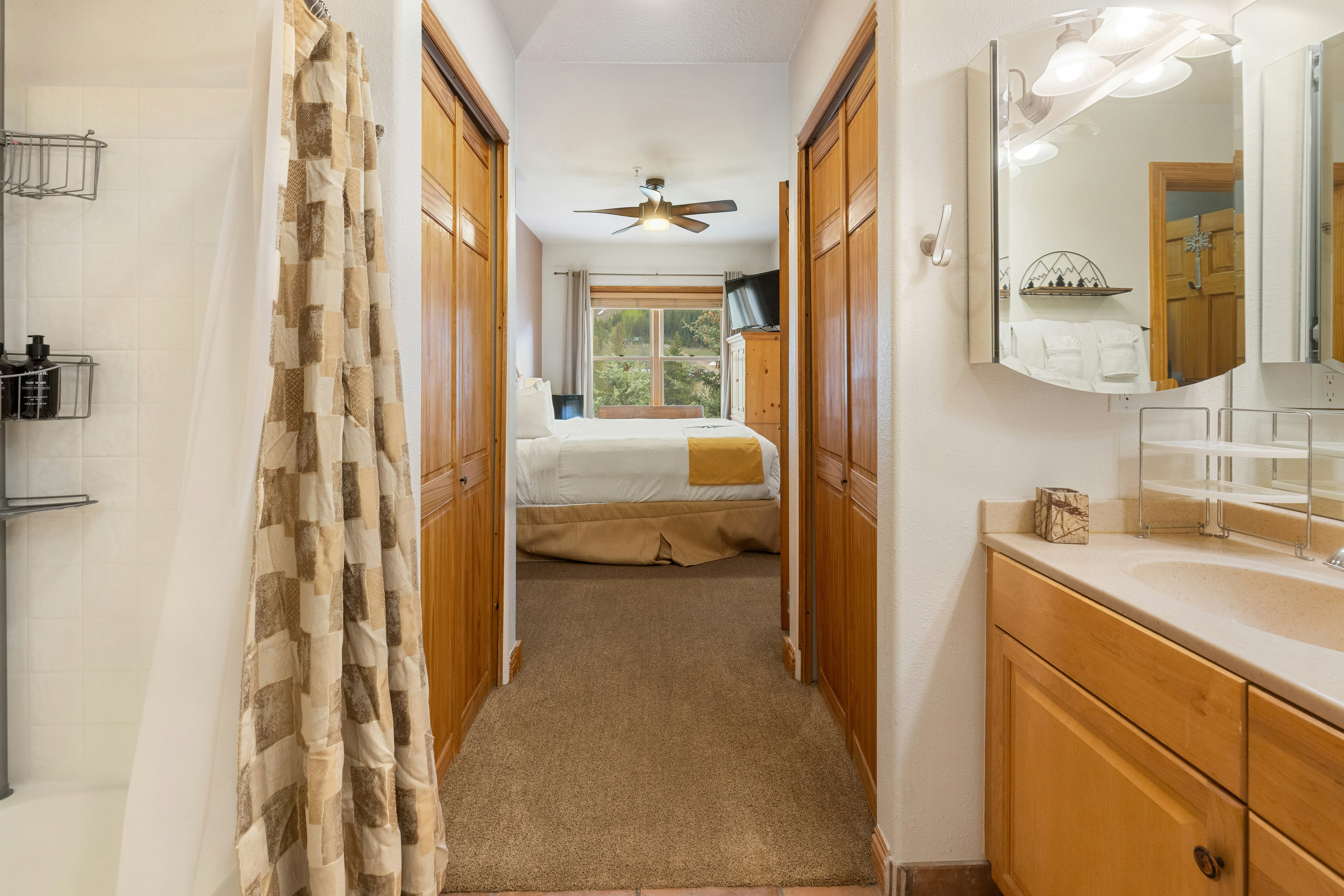 Gateway Mountain Lodge 71/75