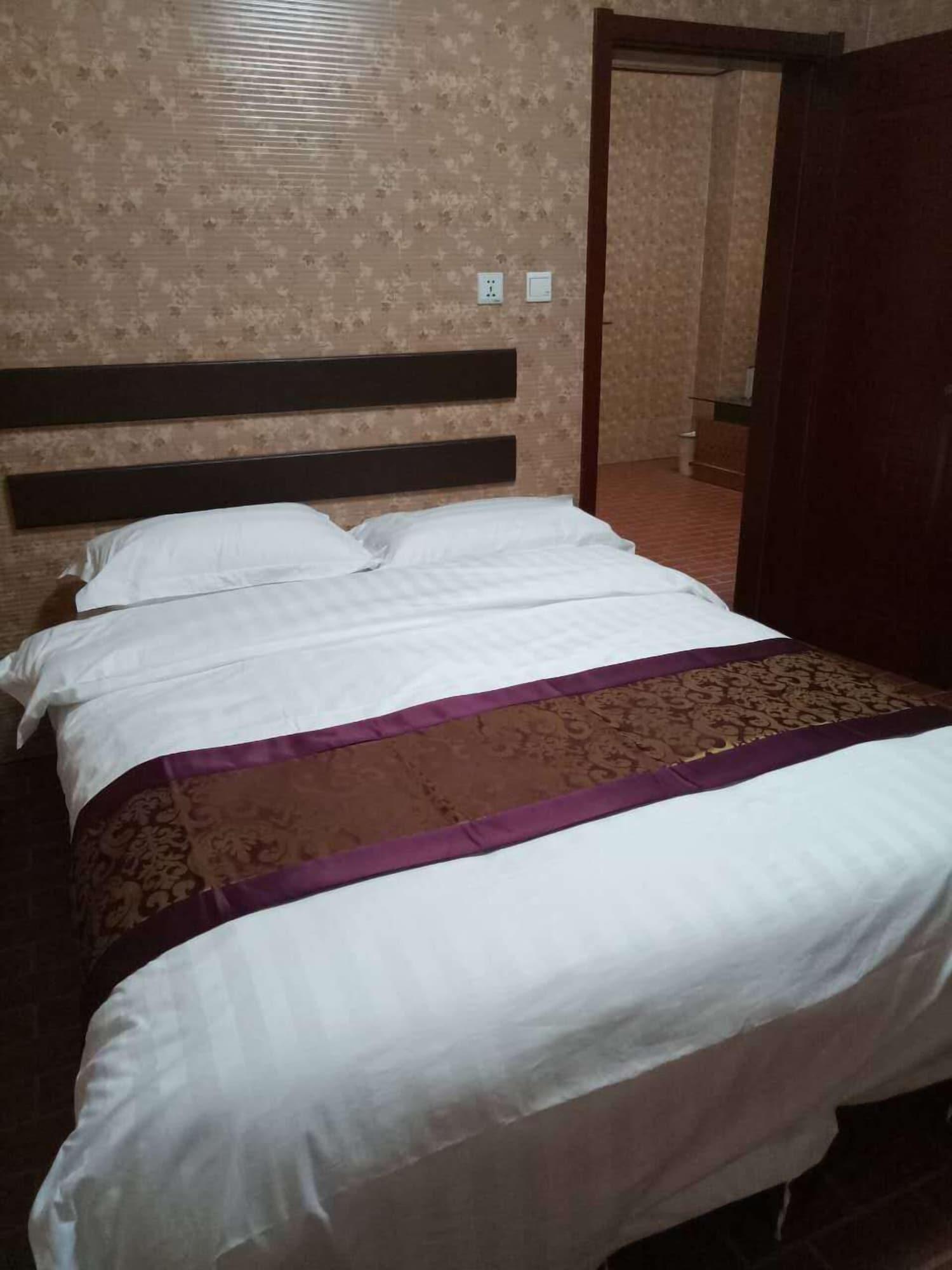 Huayun Business Hotel 8/14