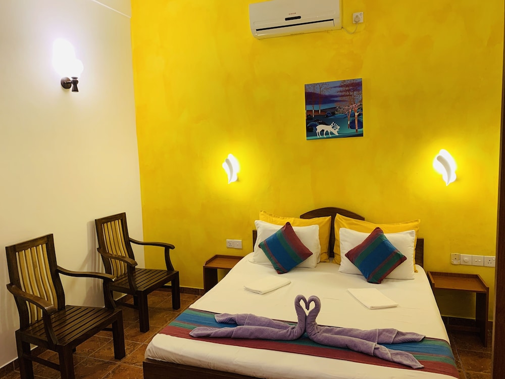Sams Guest House 24/36