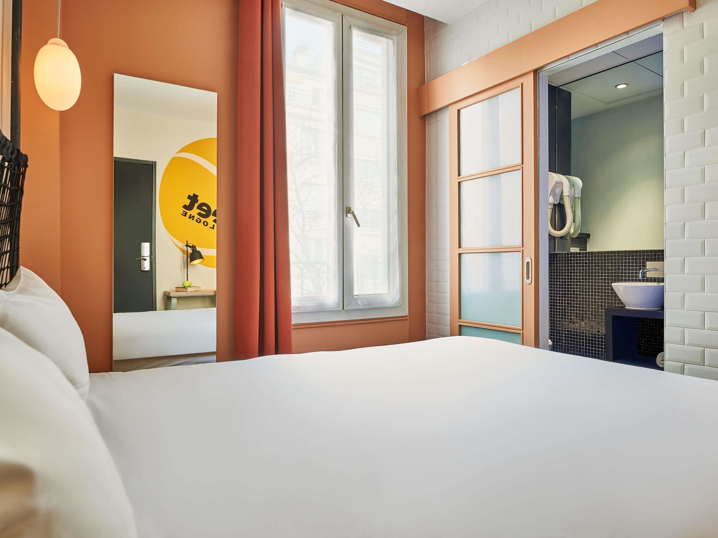 POP, DOUBLE BED
