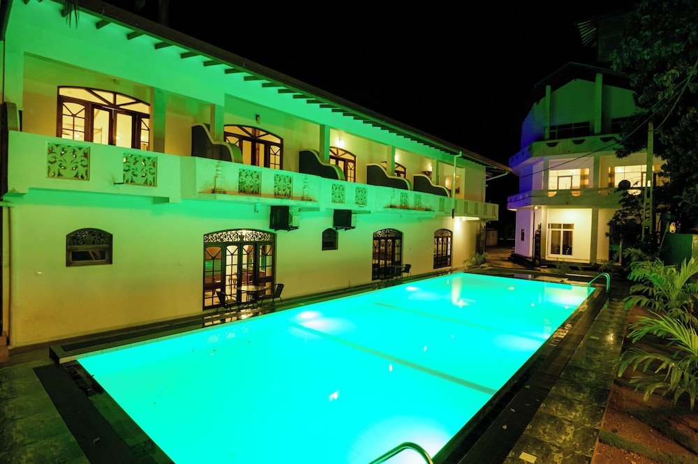 Prince Villa 24/39