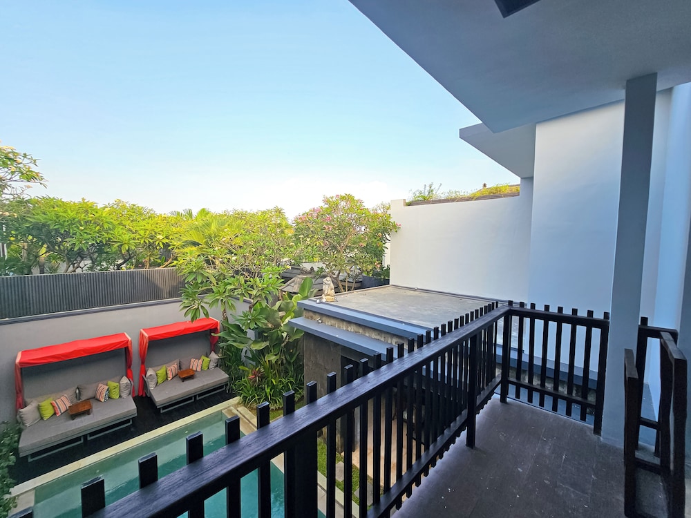 Seminyak Icon 2/70