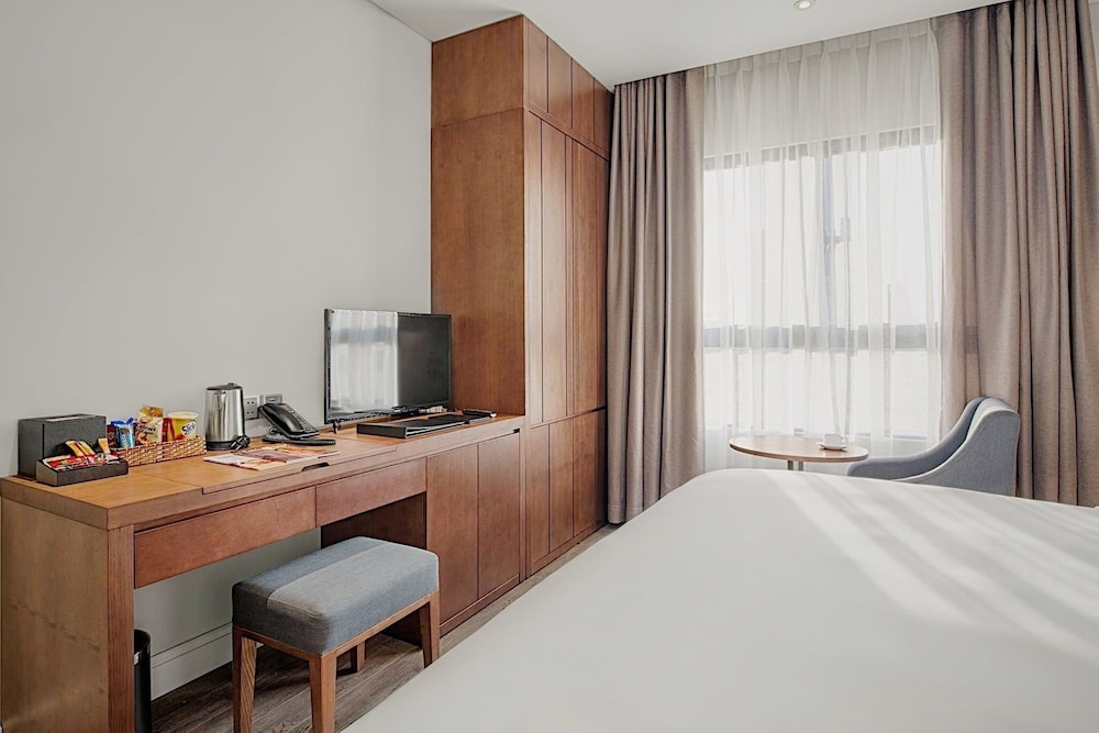 Avora Hotel 7/59