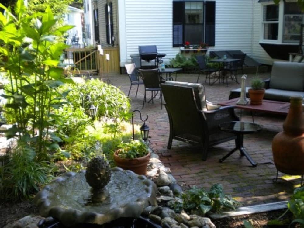 Benjamin F Packard House Bed and Breakfast 41/47
