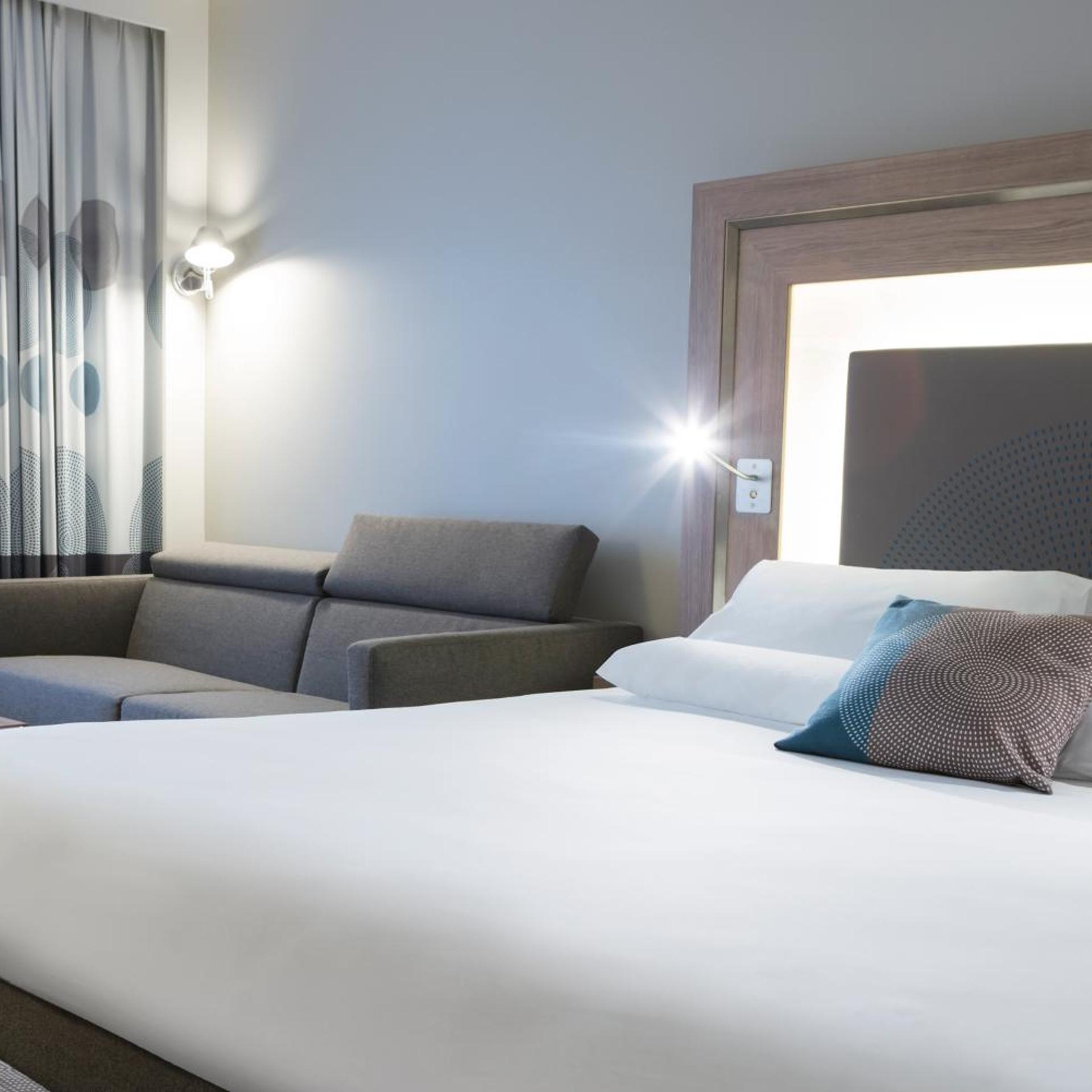 Superior, Double Bed, Sofa, NOVOTEL CHATEAU DE VERSAILLES 5/8