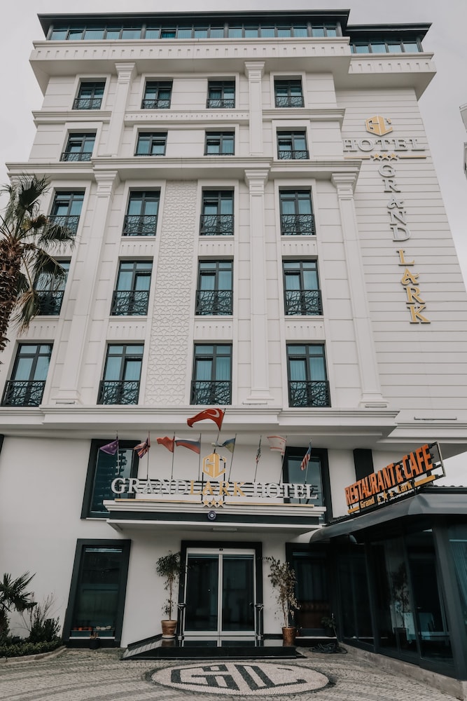 Grand Lark Otel 5/50