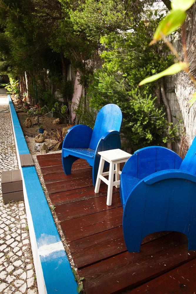Ericeira Chill Hill Hostel & Private Rooms 46/50