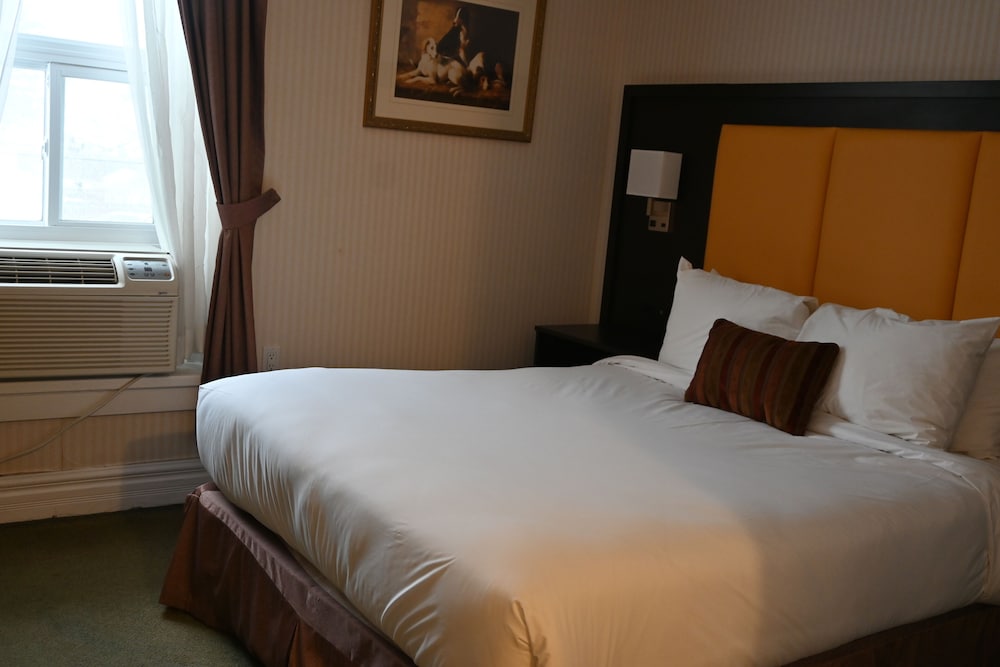 Gananoque Inn Spa 12/66