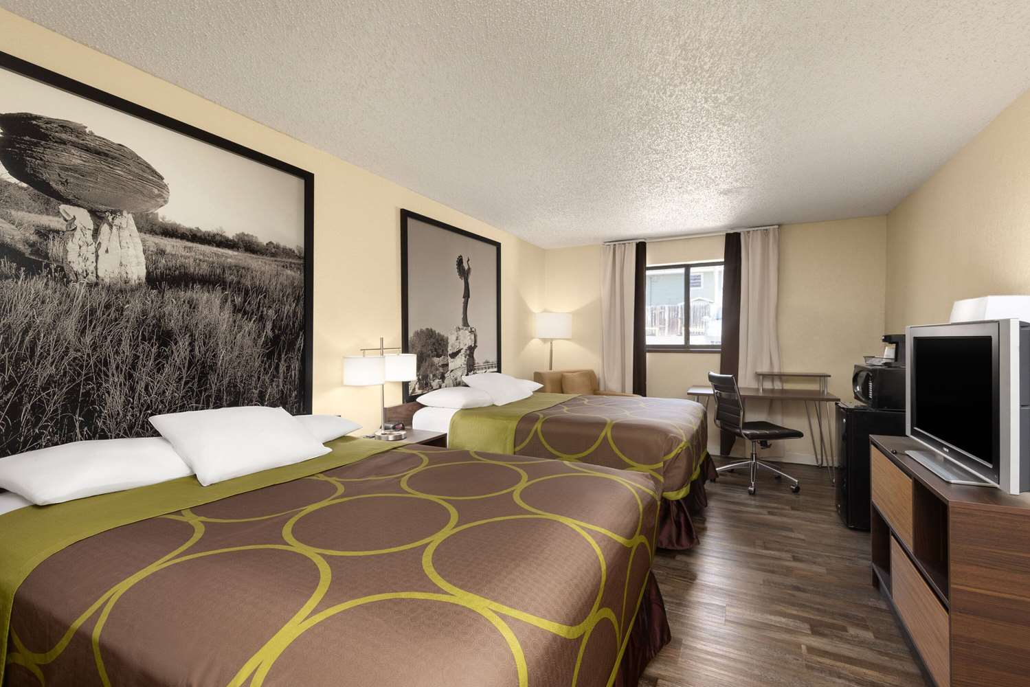 Super 8 by Wyndham Dodge City 12/23