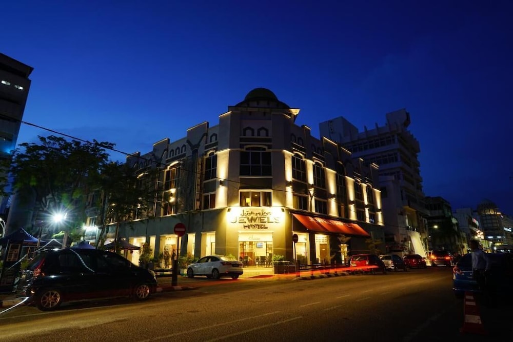 Jewels Hotel 3/46