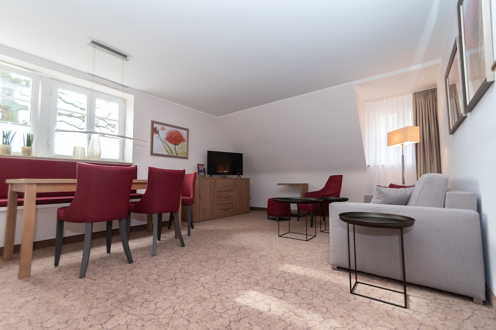 Parkhotel Schloss Hohenfeld (Parkhotel Hohenfeld) 42/65