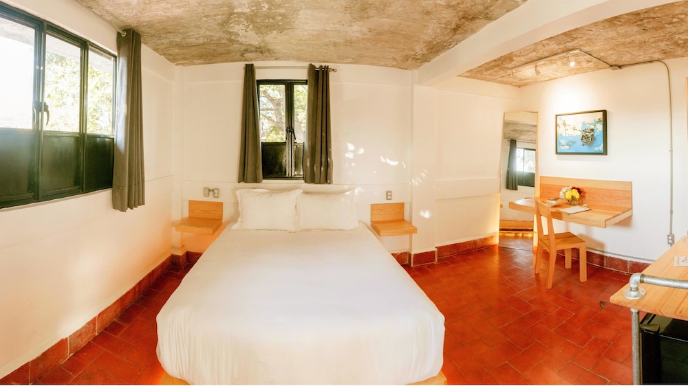 Agrado Guest House 11/56