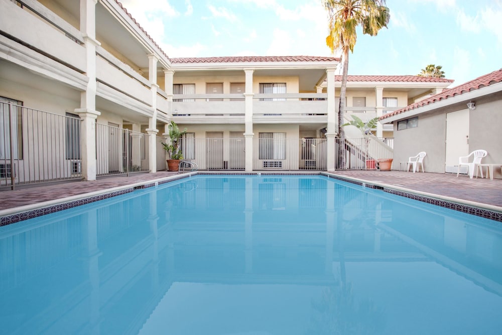Travelodge by Wyndham Costa Mesa Newport Beach Hacienda 5/25