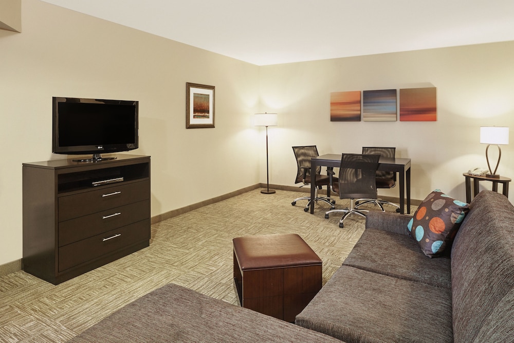 Staybridge Suites Davenport 45/64