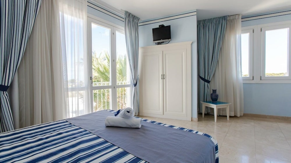 Cala La Luna Resort 12/26