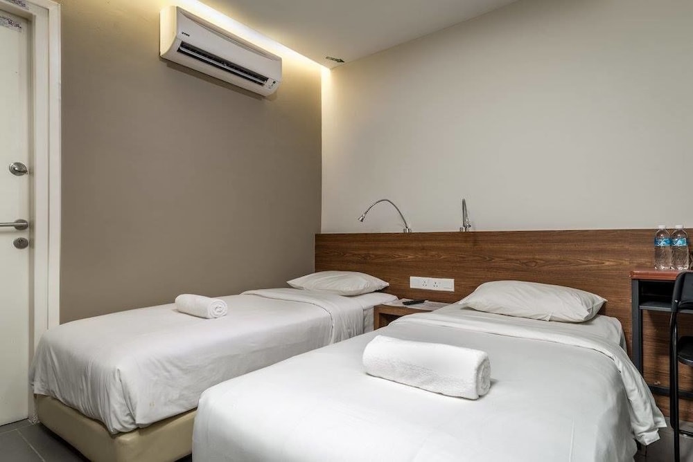 Max Hotel Subang Jaya 25/35