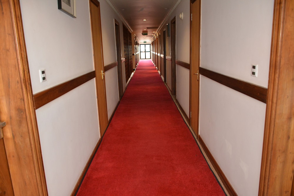 Gold Crest Hotel 32/49