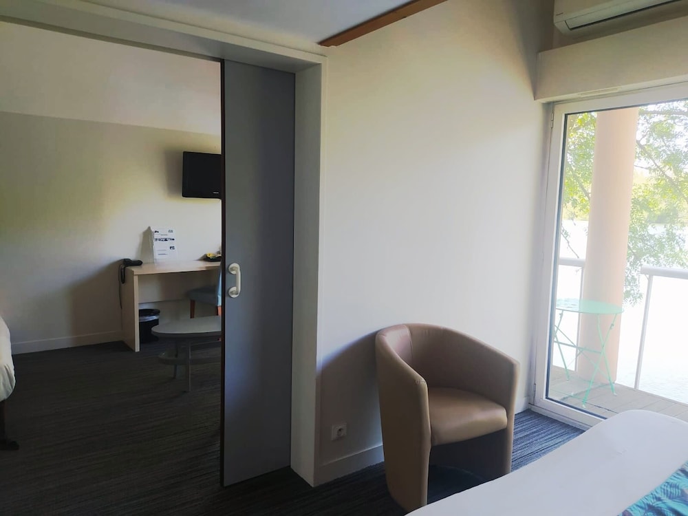 Hotel Ile Du Saussay 26/69