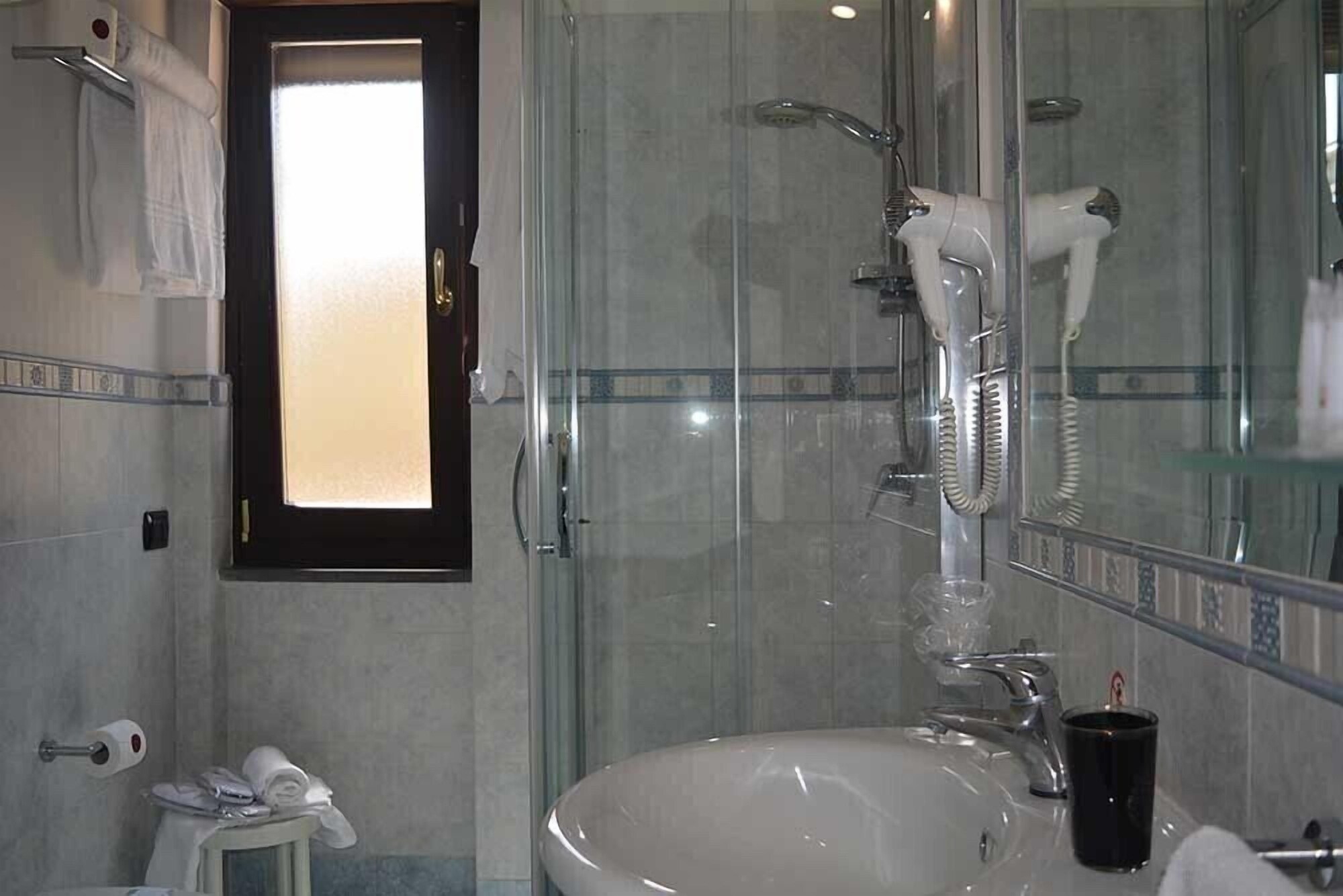 ROOM, TRIPLE