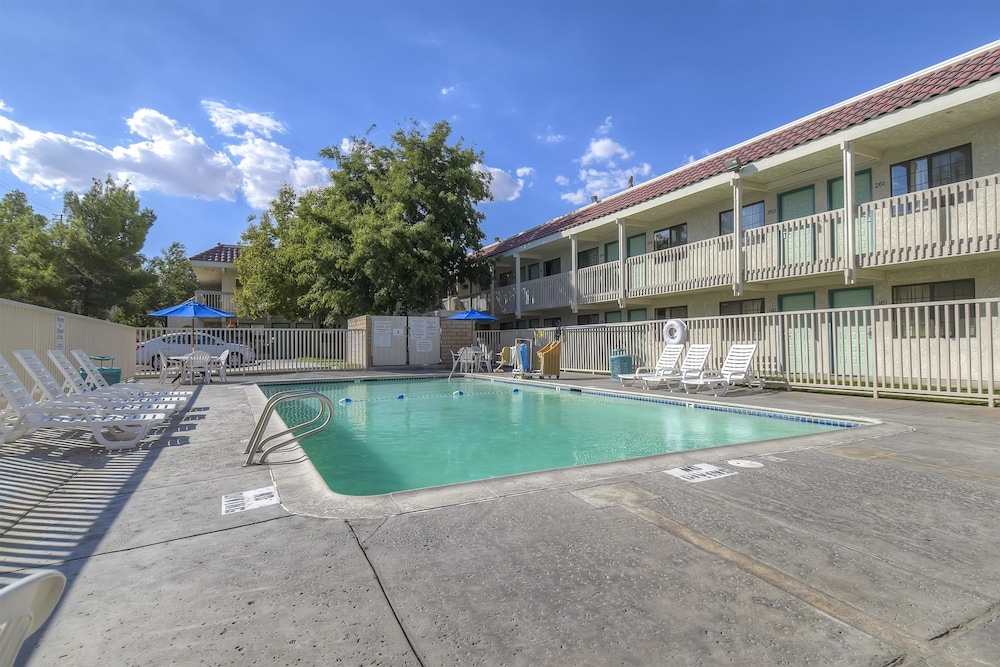 Motel6 Barstow, CA 7/57