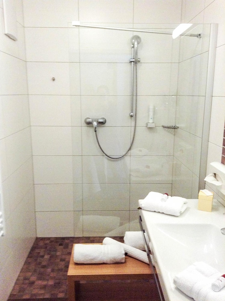HOTEL ALMRAUSCH 23/69