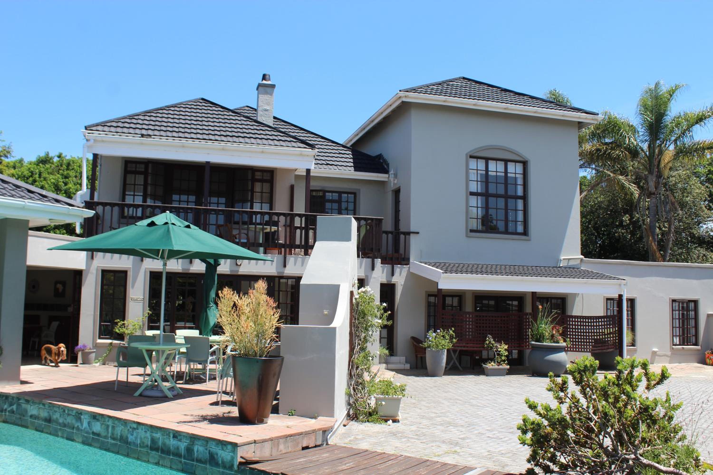 Sir Roys Guest House 4/50