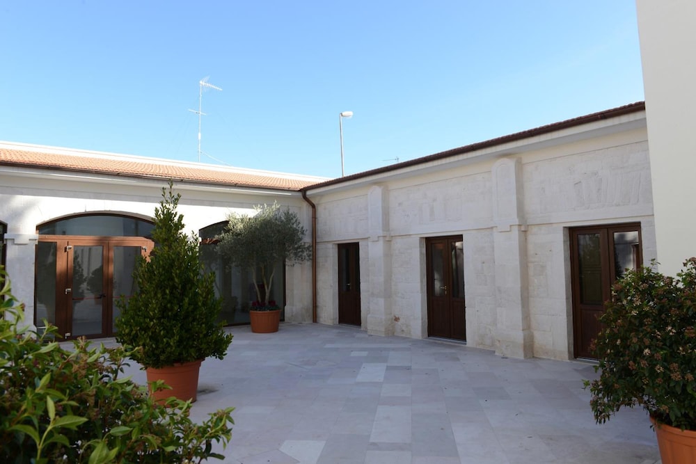 DOMUS ANTIQUA RESIDENCE 6/61